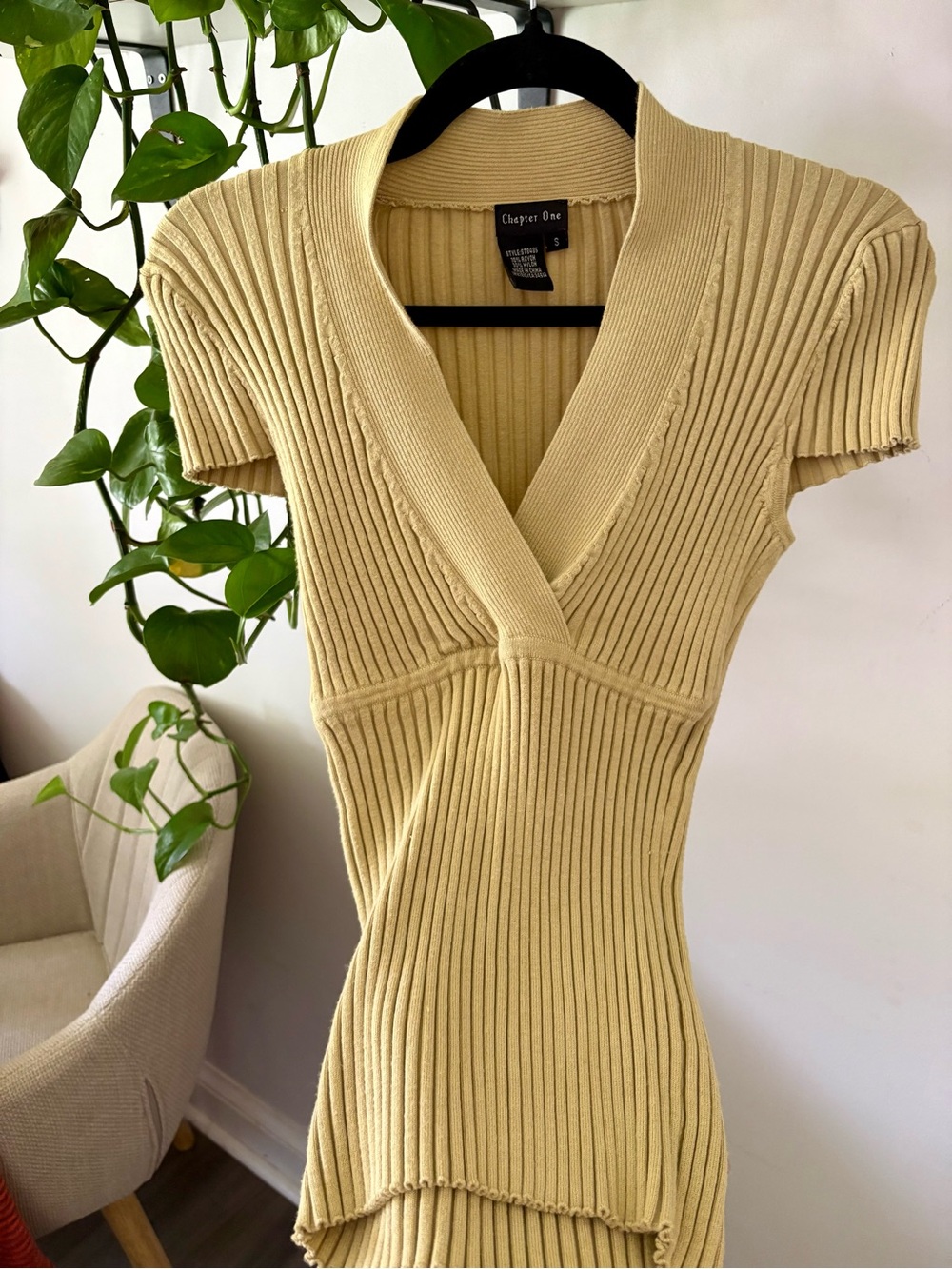 Chapter Ribbed V-Neck Short Sleeve Top in Light Yellow